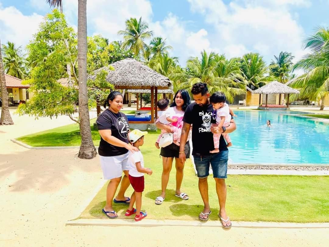 Blue Waves Kite Surfing Beach Resort 卡尔皮蒂耶 外观 照片