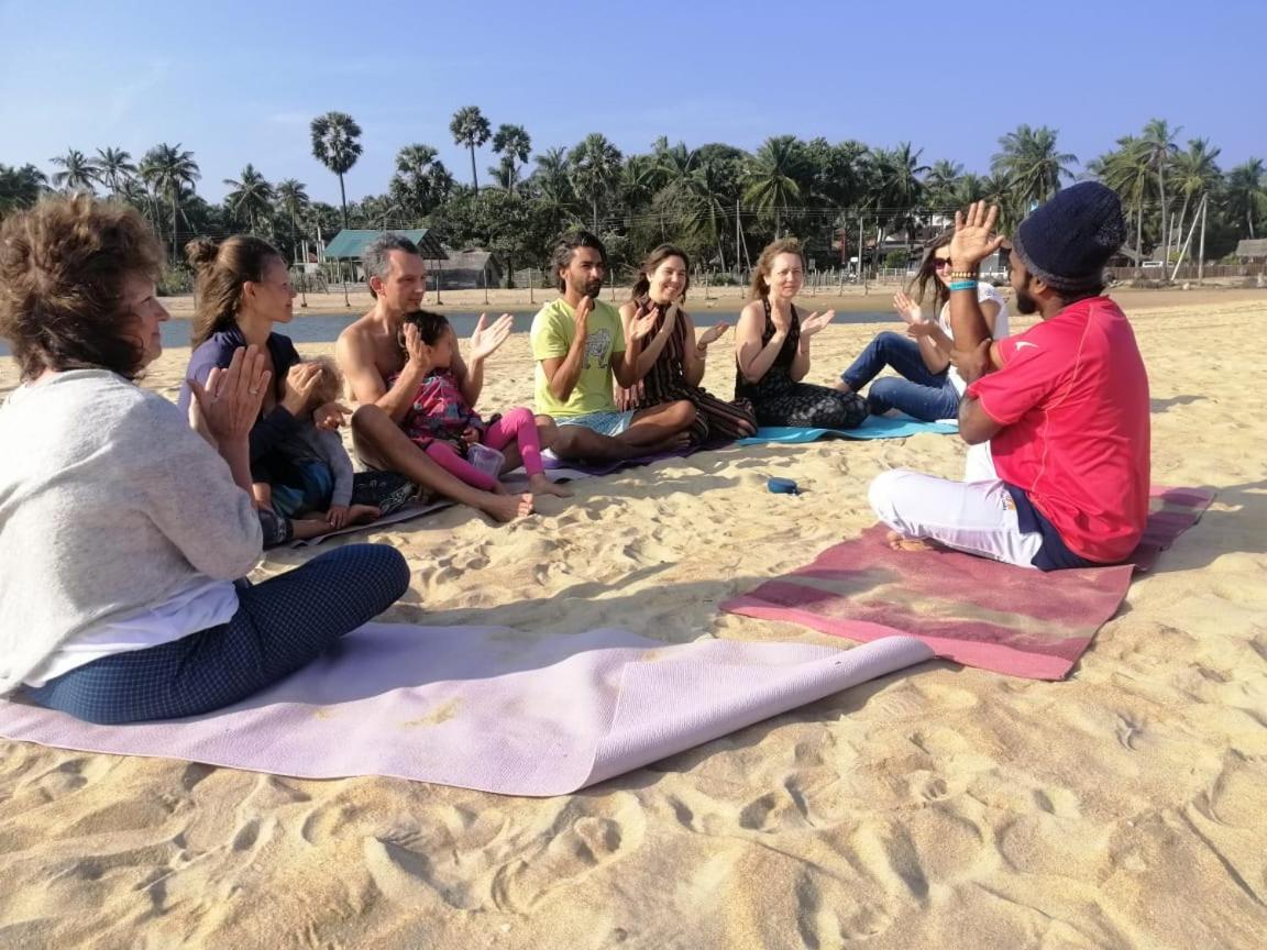 Blue Waves Kite Surfing Beach Resort 卡尔皮蒂耶 外观 照片
